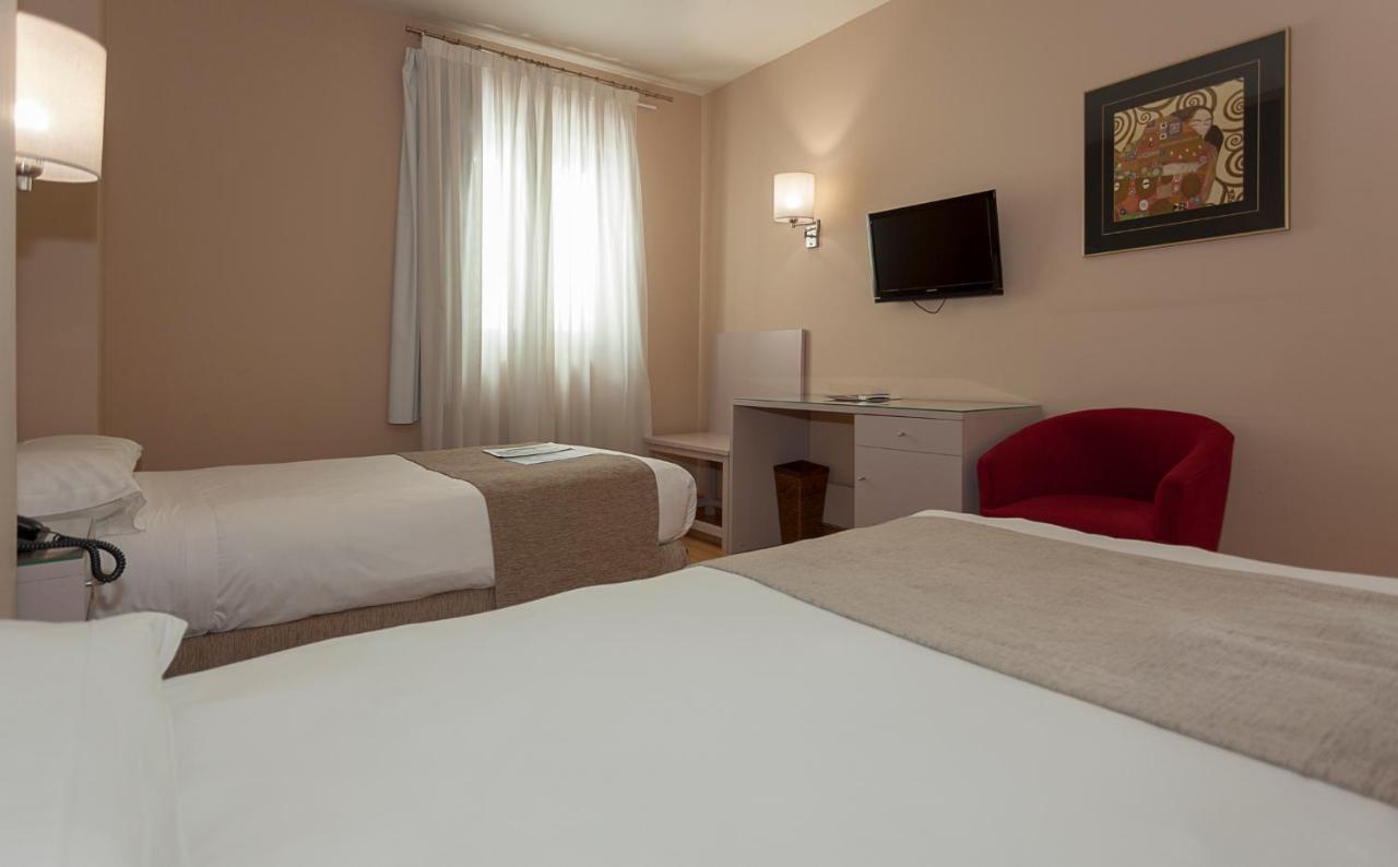 Hotel Aacr Museo Seville Luaran gambar